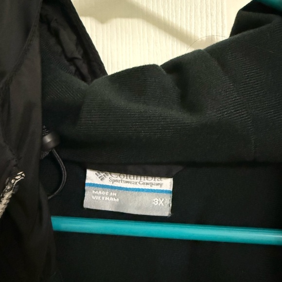 Columbia Women’s Plus Black Raincoat - Picture 2 of 3